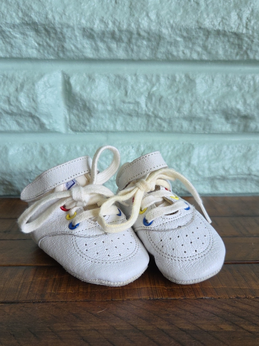 1989 Fisher Price Leather Lace Up Baby Shoe Size 2